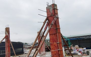 15mm厚建筑模板發(fā)往湖南木模板工地